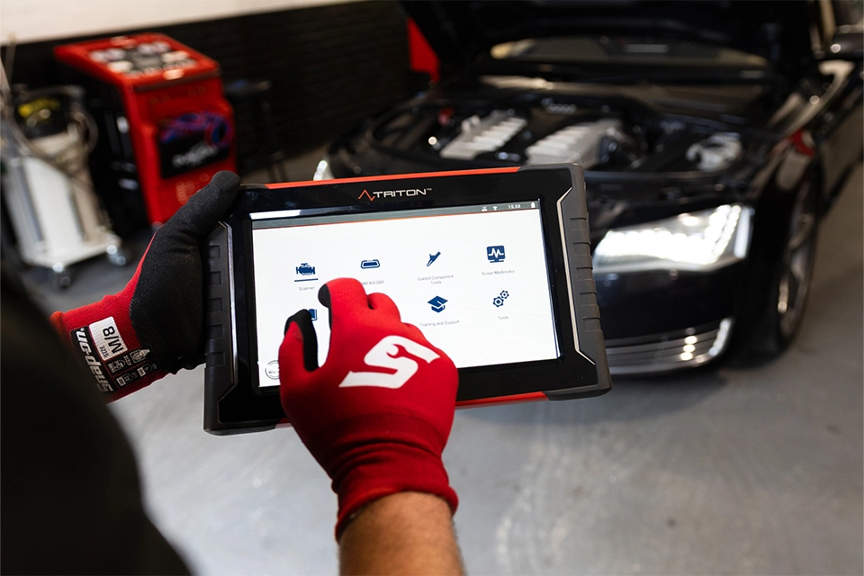 Mechanic using iPad for vehicle diagnoses