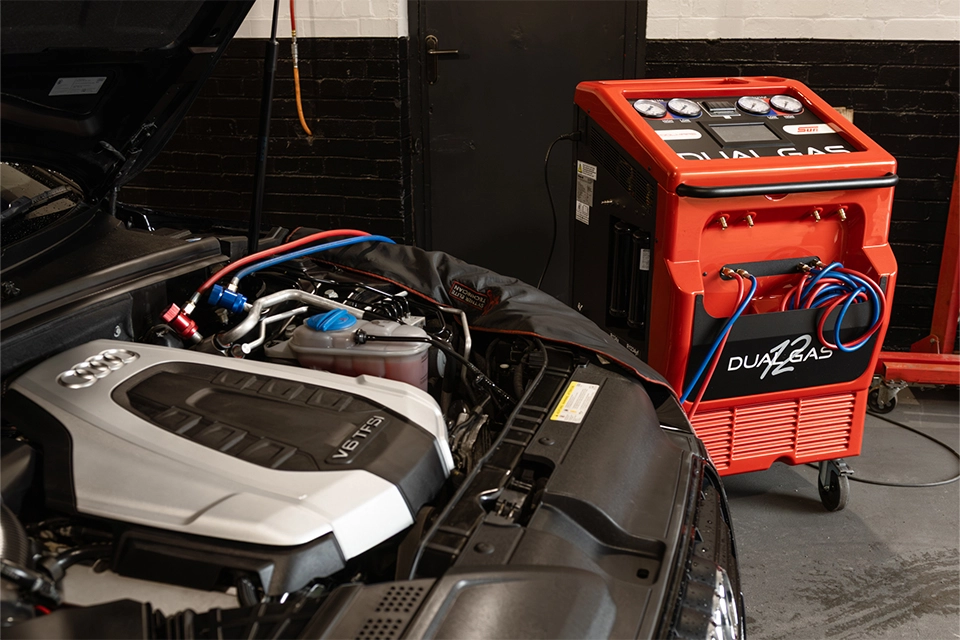Servicing a Audi air conditioner